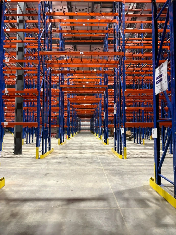 entrepôt matériaux construction stockage blocs Isobloc