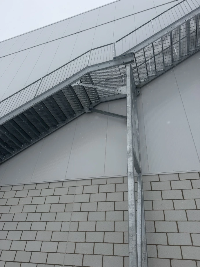 Bâtiment commercial Isobloc et panneaux sandwich Québec