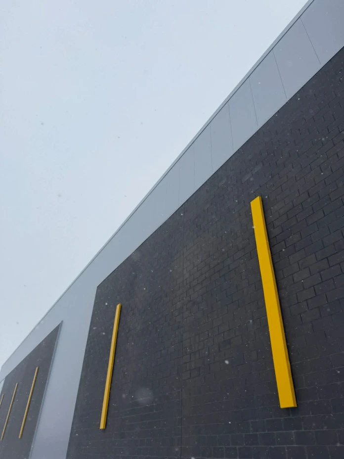 Bâtiment industriel Duropac réalisé en maçonnerie isolée Isobloc au Québec