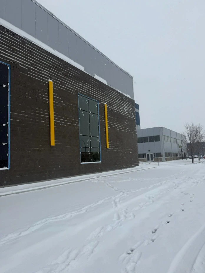 Mur extérieur en maçonnerie isolée Isobloc chantier Duropac construction industrielle