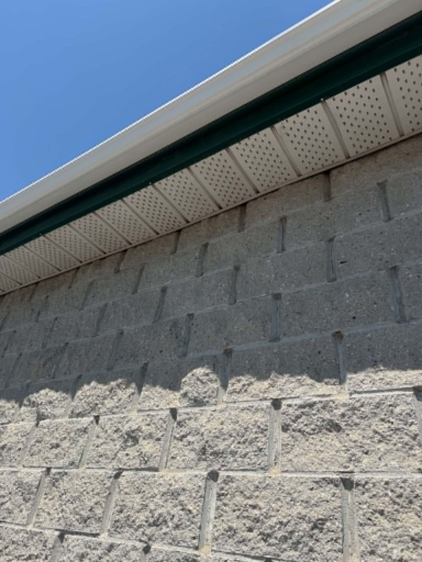 Mur extérieur en blocs Isobloc plus de dix ans après la construction